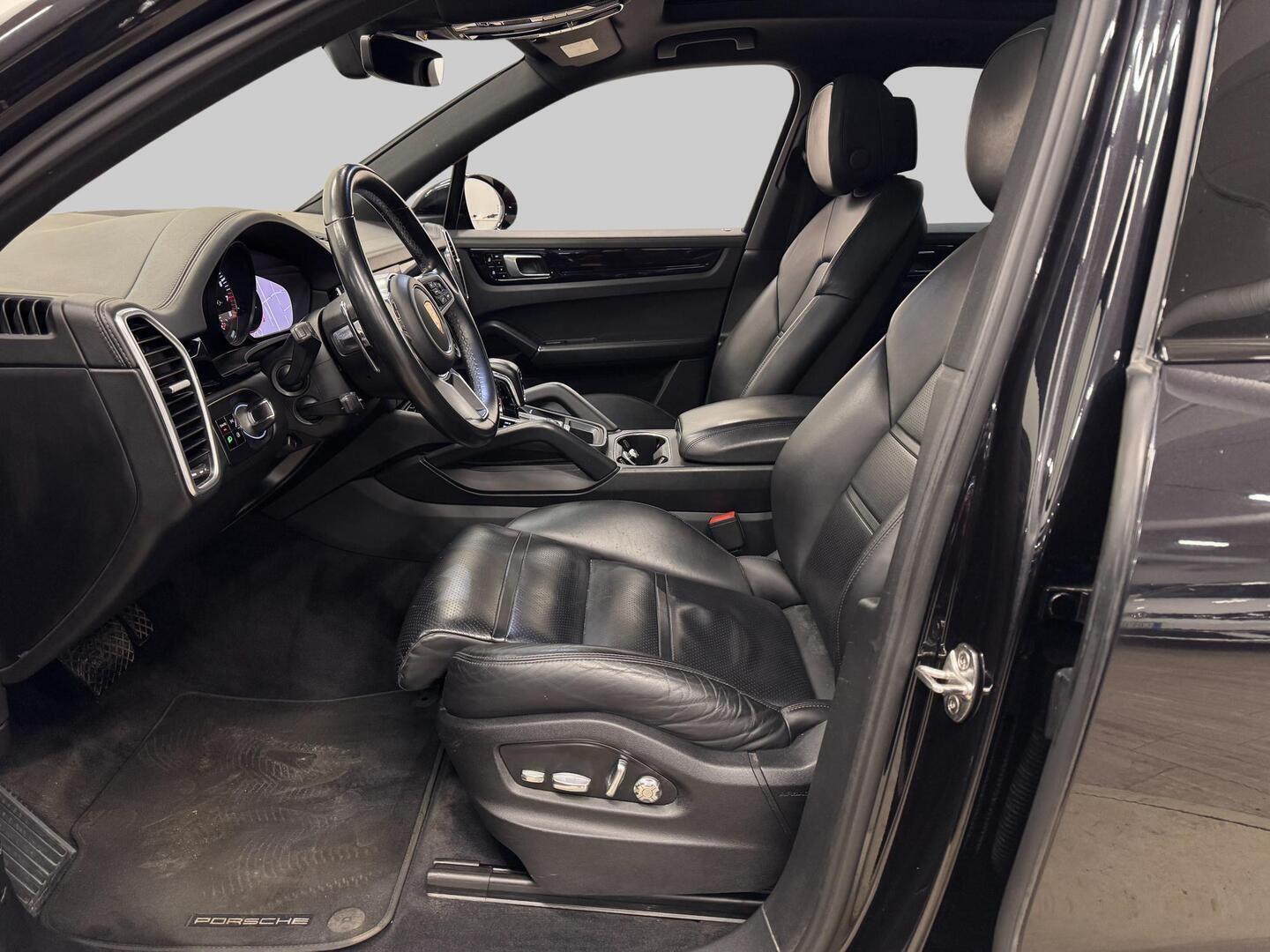 PORSCHE CAYENNE 2020
