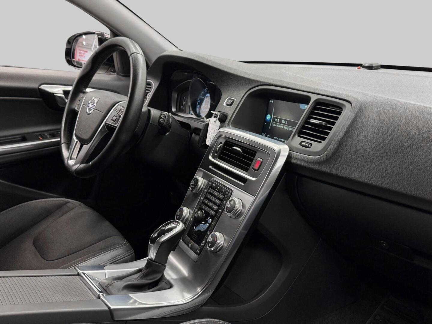 VOLVO V60 Cross Country 2016