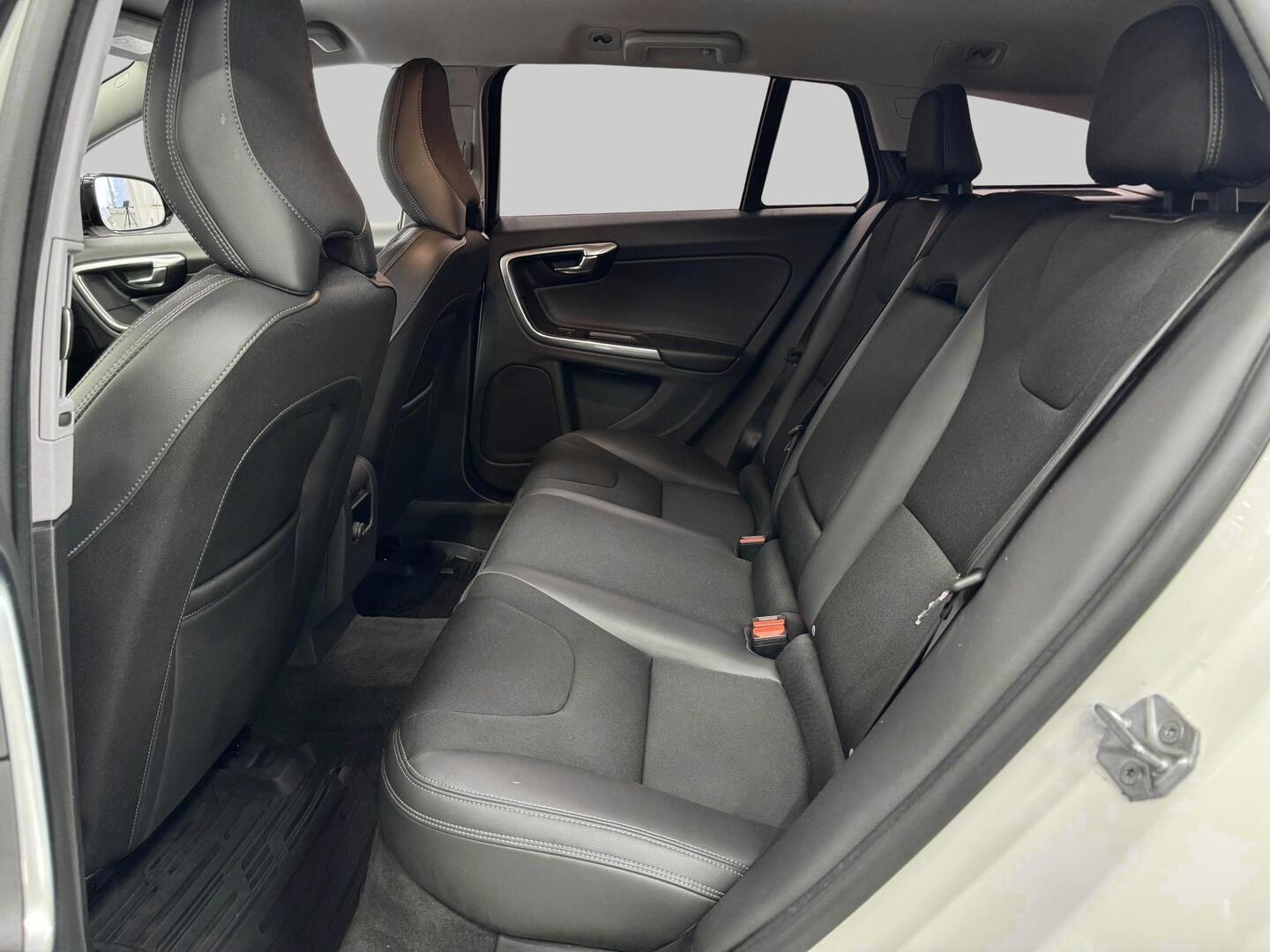VOLVO V60 Cross Country 2016