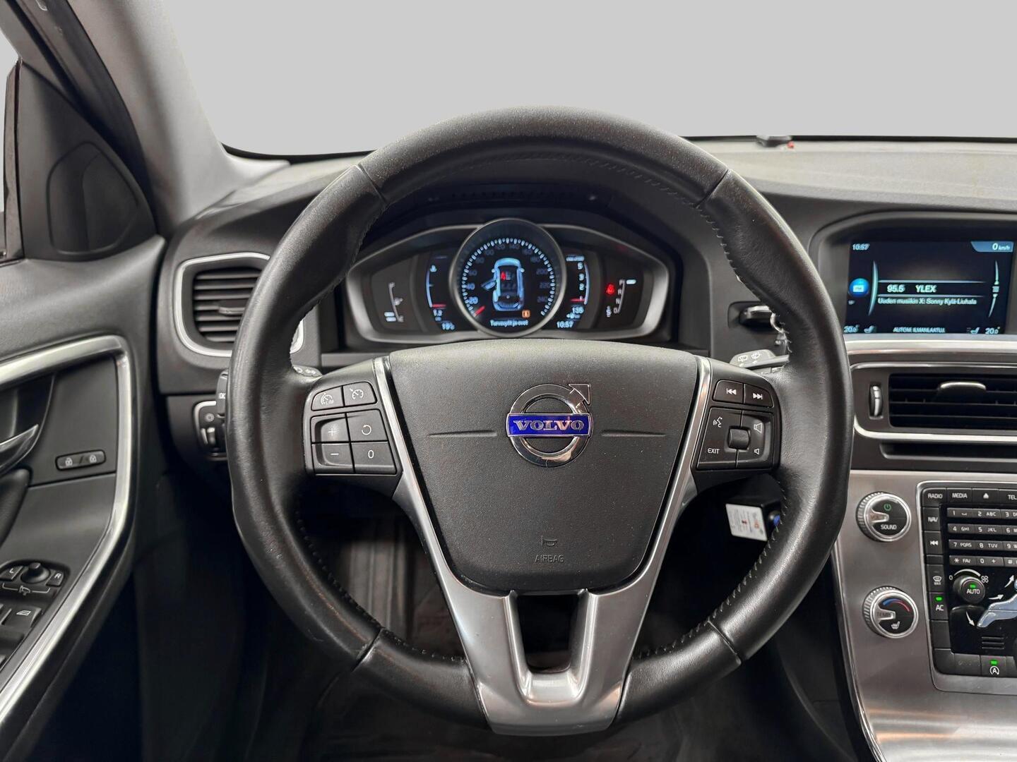 VOLVO V60 Cross Country 2016