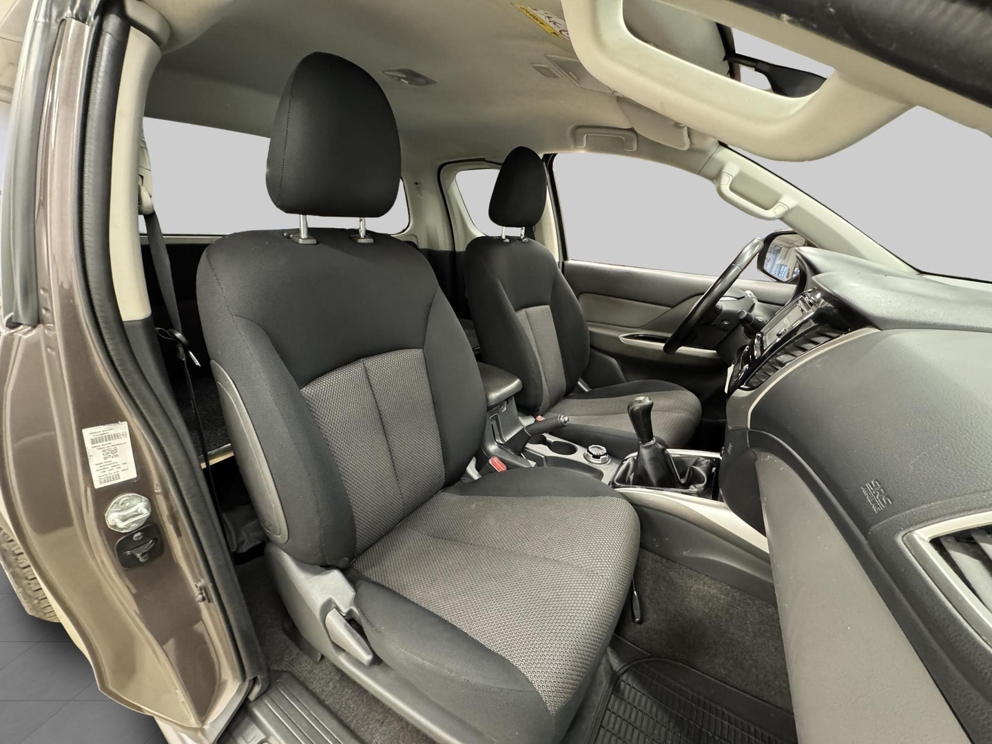 MITSUBISHI L200 2016