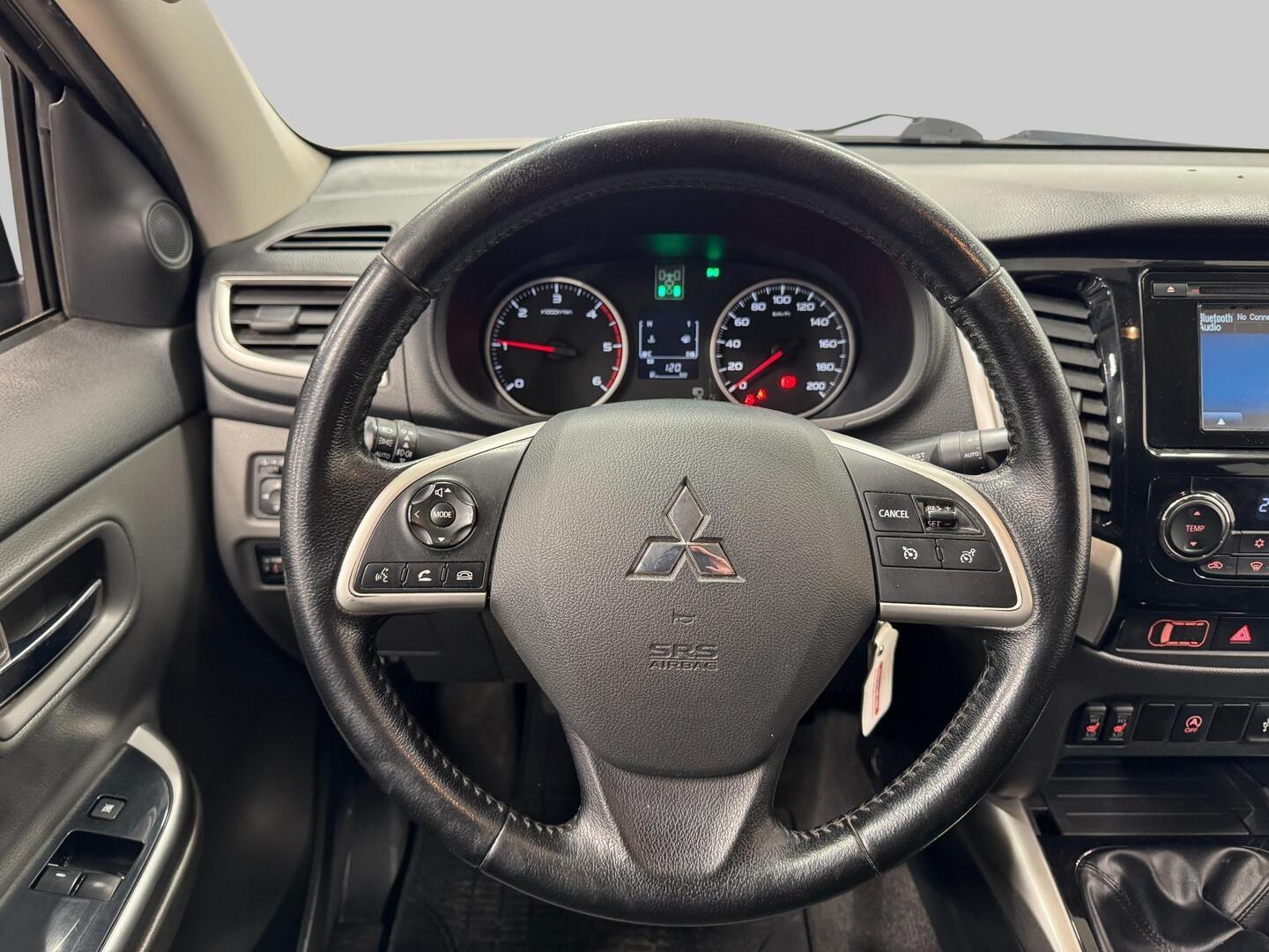 MITSUBISHI L200 2016