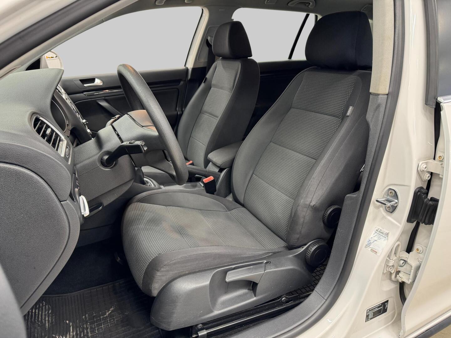 VOLKSWAGEN Golf 2010