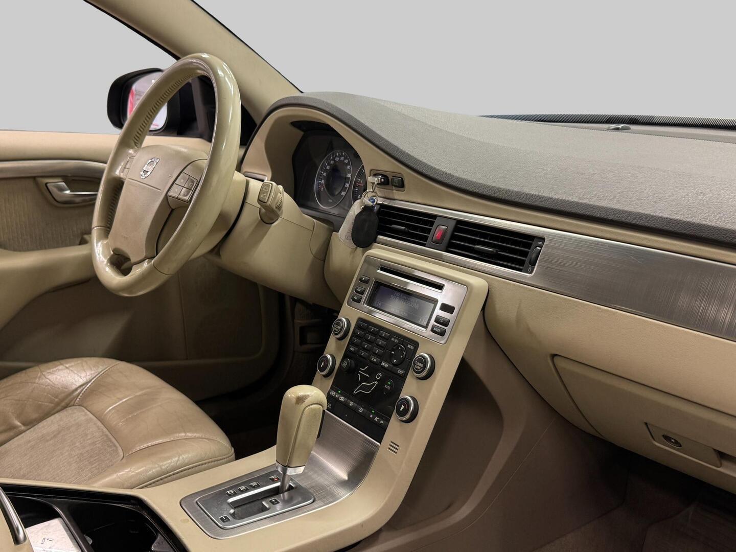 VOLVO V70 2008
