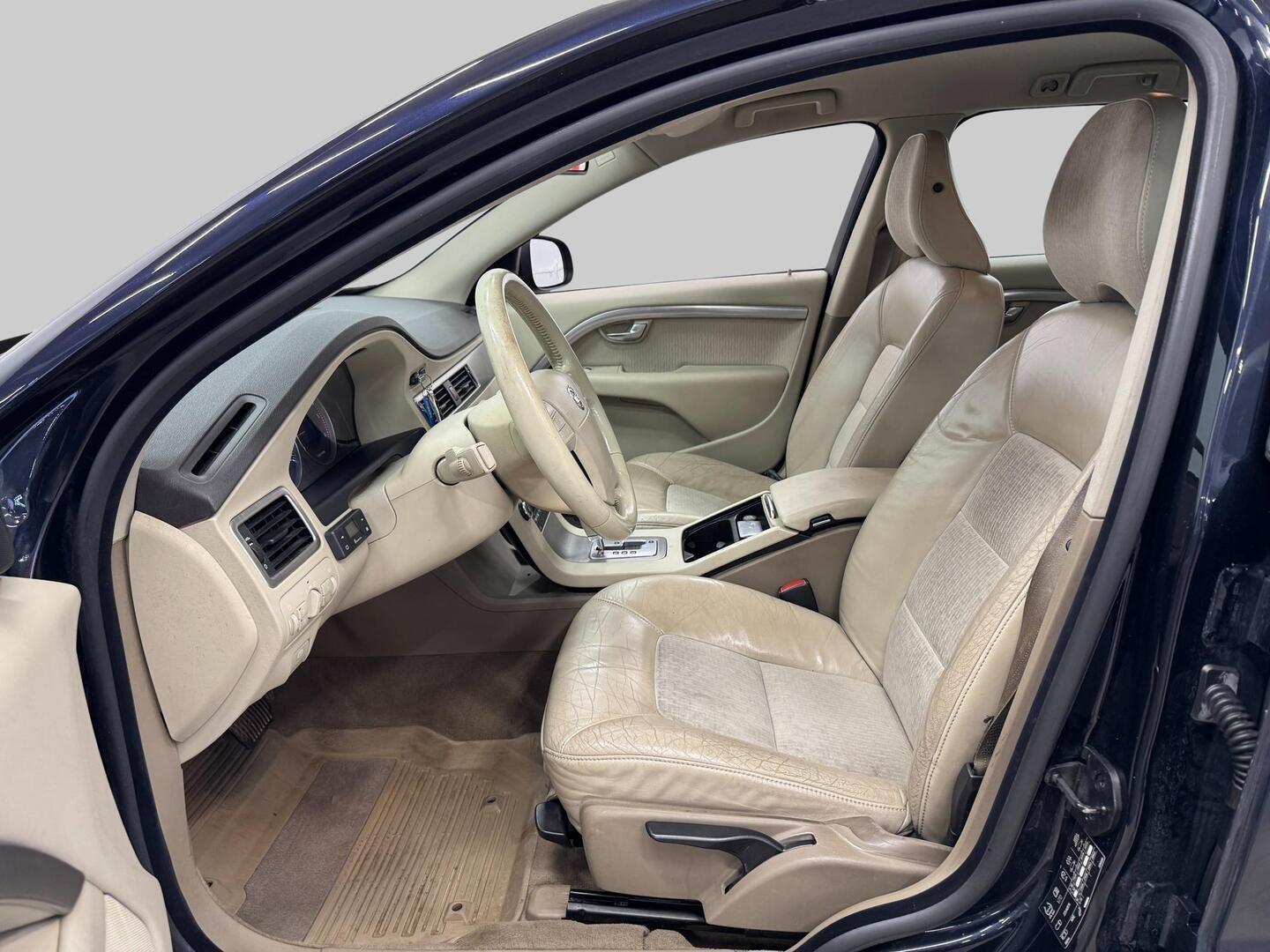 VOLVO V70 2008