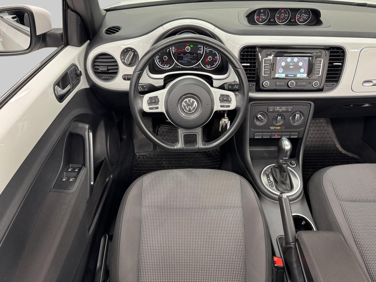 VOLKSWAGEN Beetle 2014