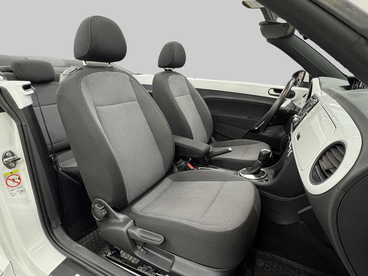 VOLKSWAGEN Beetle 2014