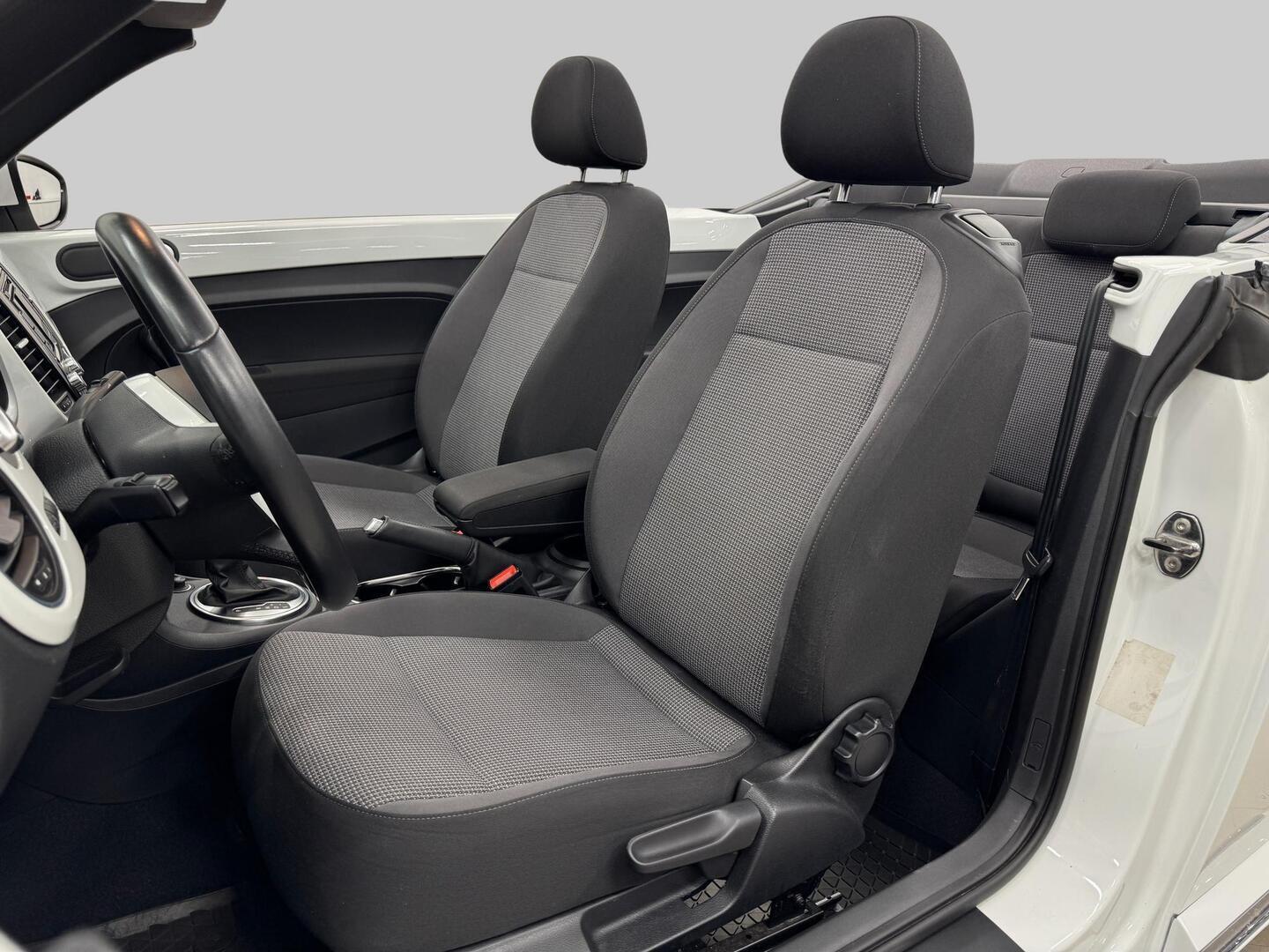 VOLKSWAGEN Beetle 2014