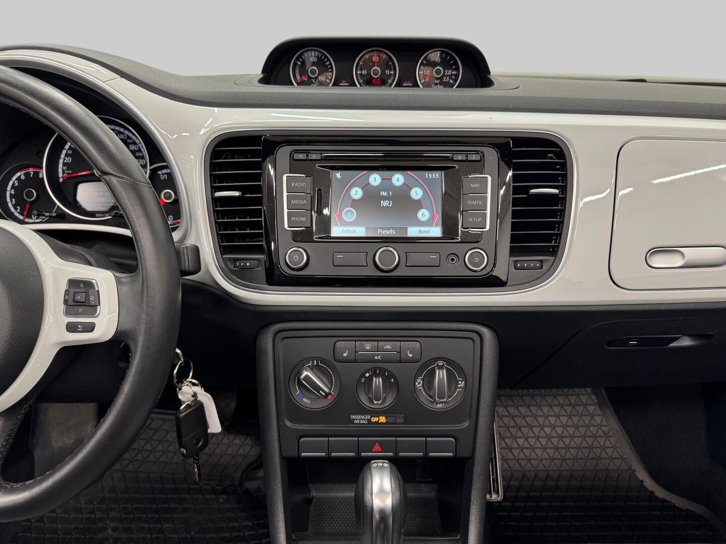 VOLKSWAGEN Beetle 2014