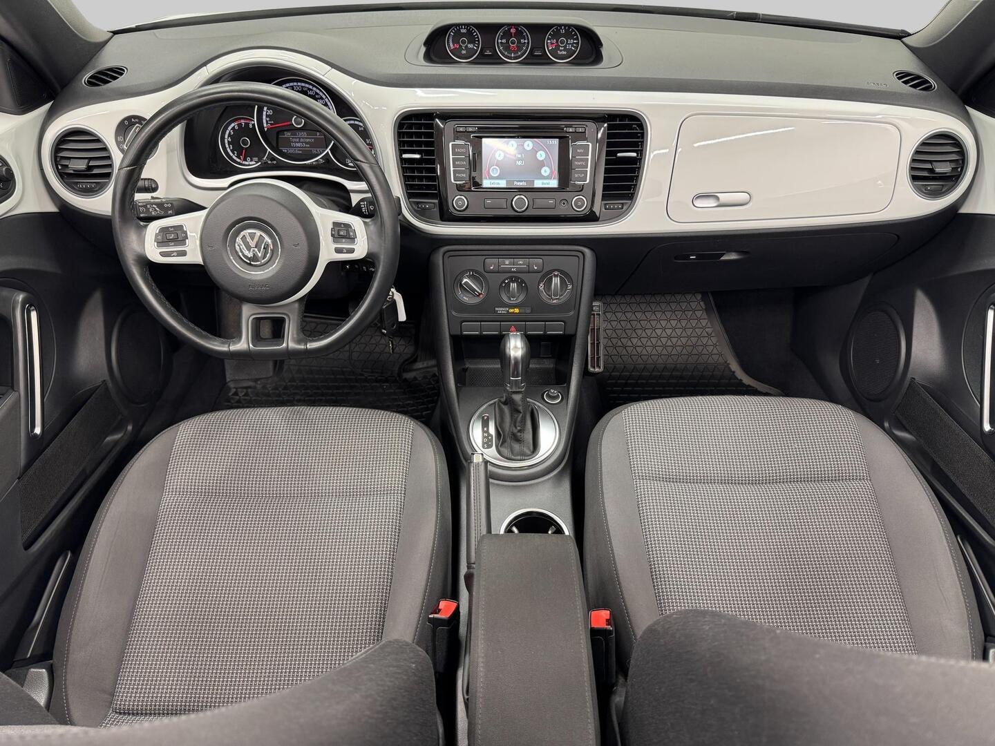 VOLKSWAGEN Beetle 2014