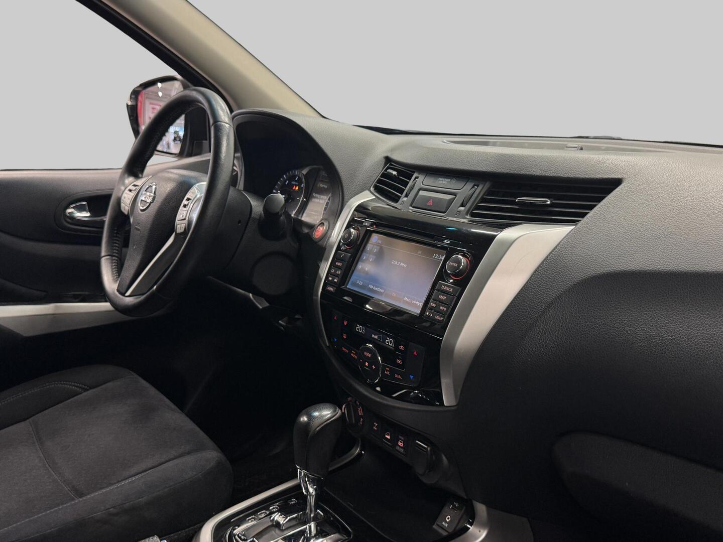 NISSAN Navara 2016