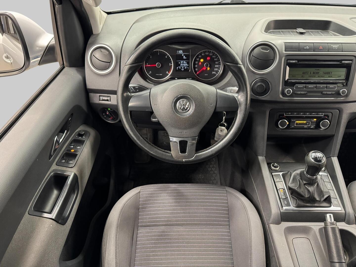 VOLKSWAGEN Amarok 2012