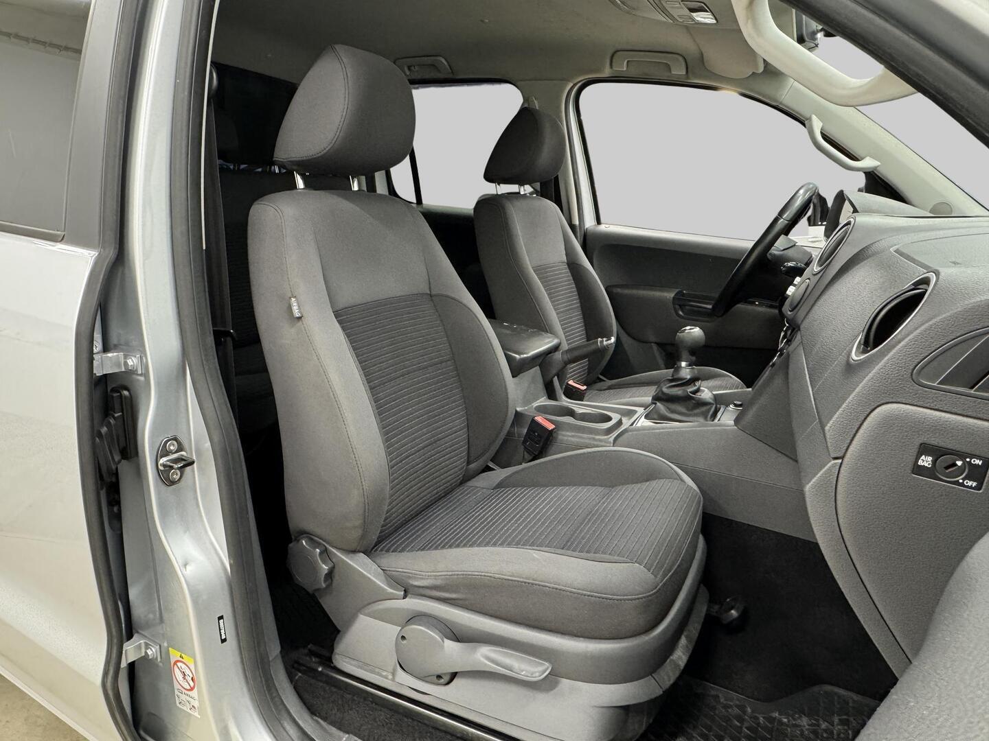 VOLKSWAGEN Amarok 2012