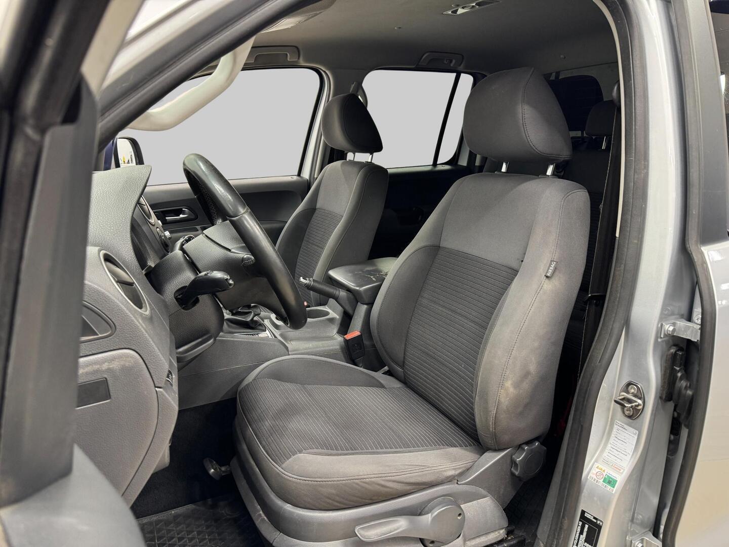 VOLKSWAGEN Amarok 2012