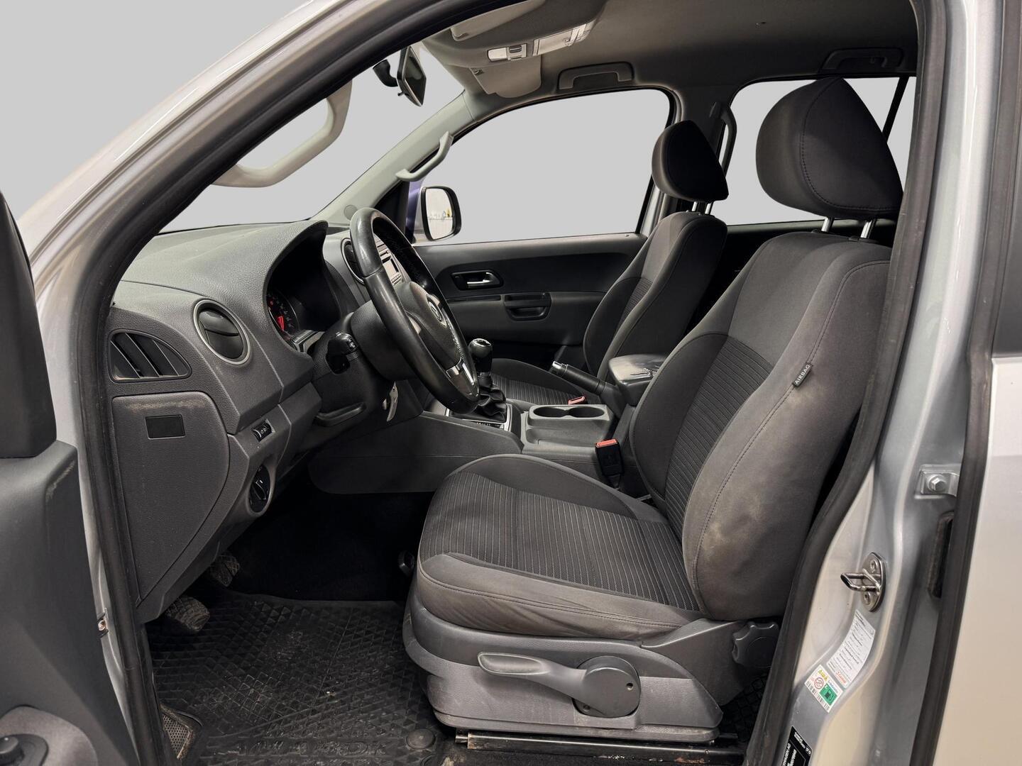 VOLKSWAGEN Amarok 2012