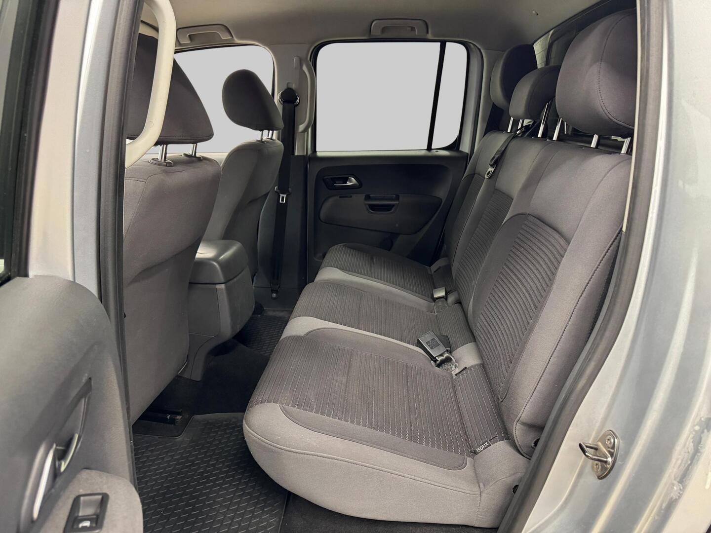 VOLKSWAGEN Amarok 2012