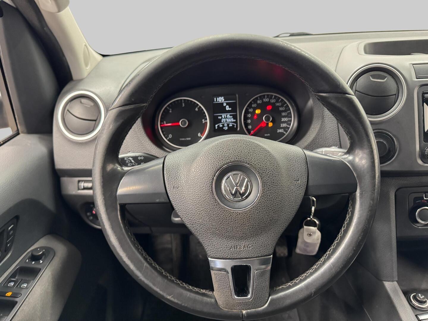 VOLKSWAGEN Amarok 2012