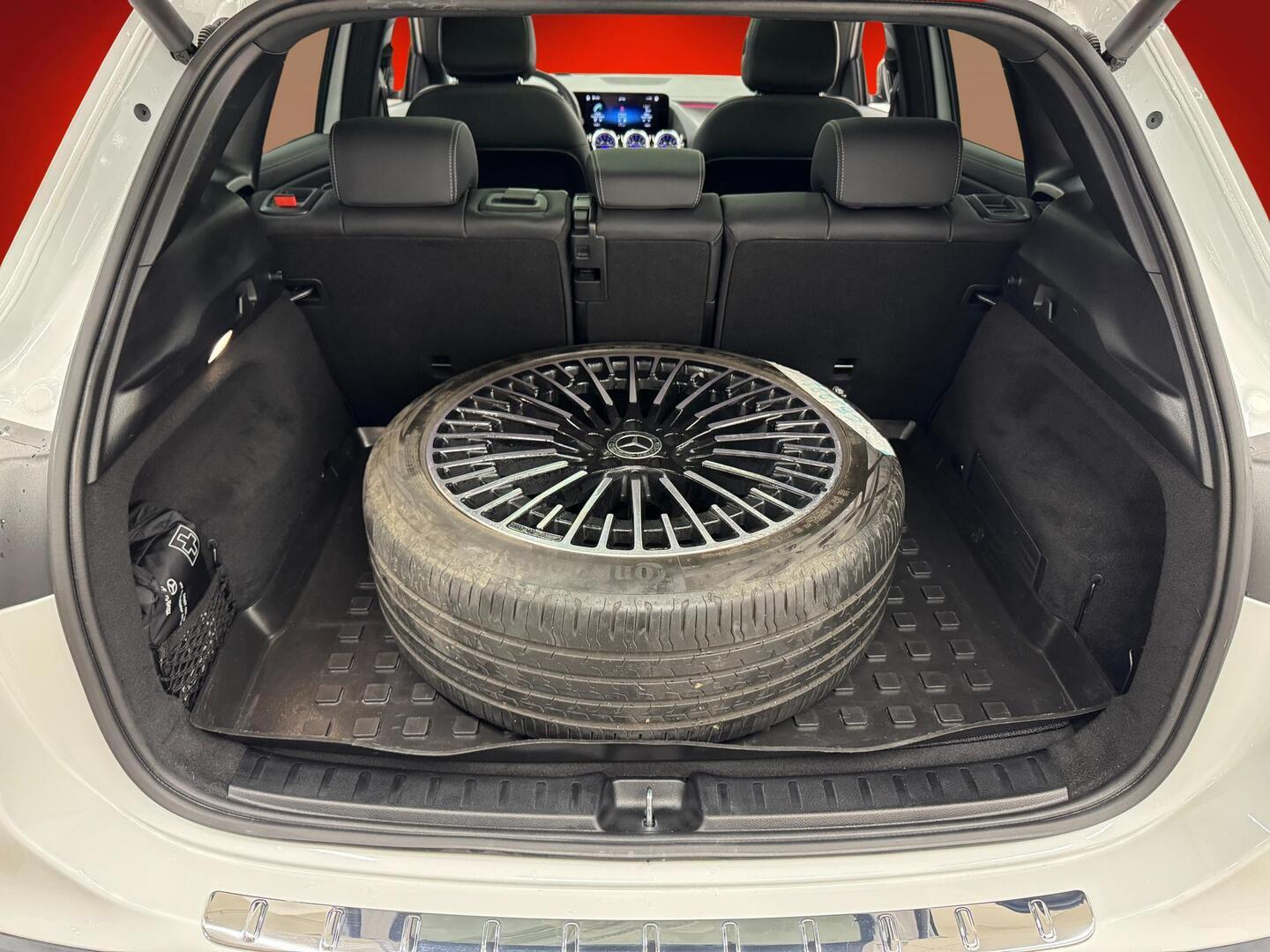 MERCEDES-BENZ EQA 2023