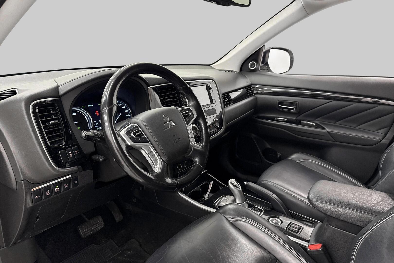 MITSUBISHI Outlander PHEV 2016