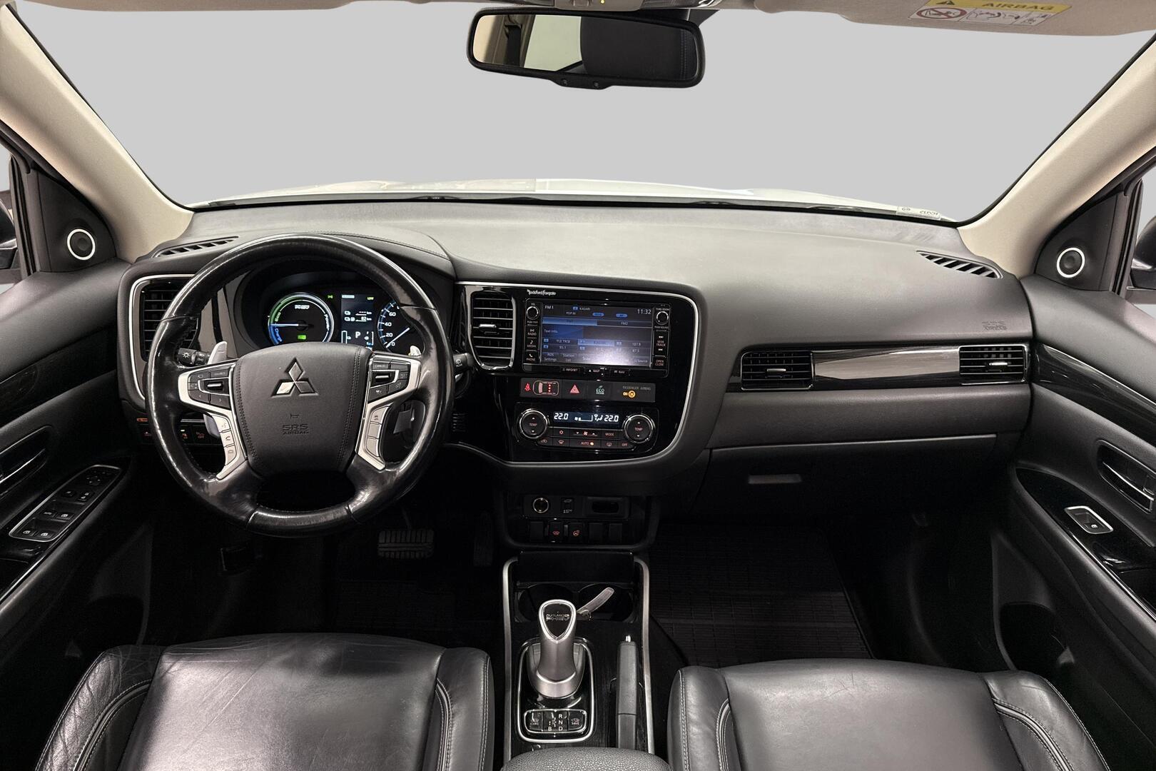 MITSUBISHI Outlander PHEV 2016