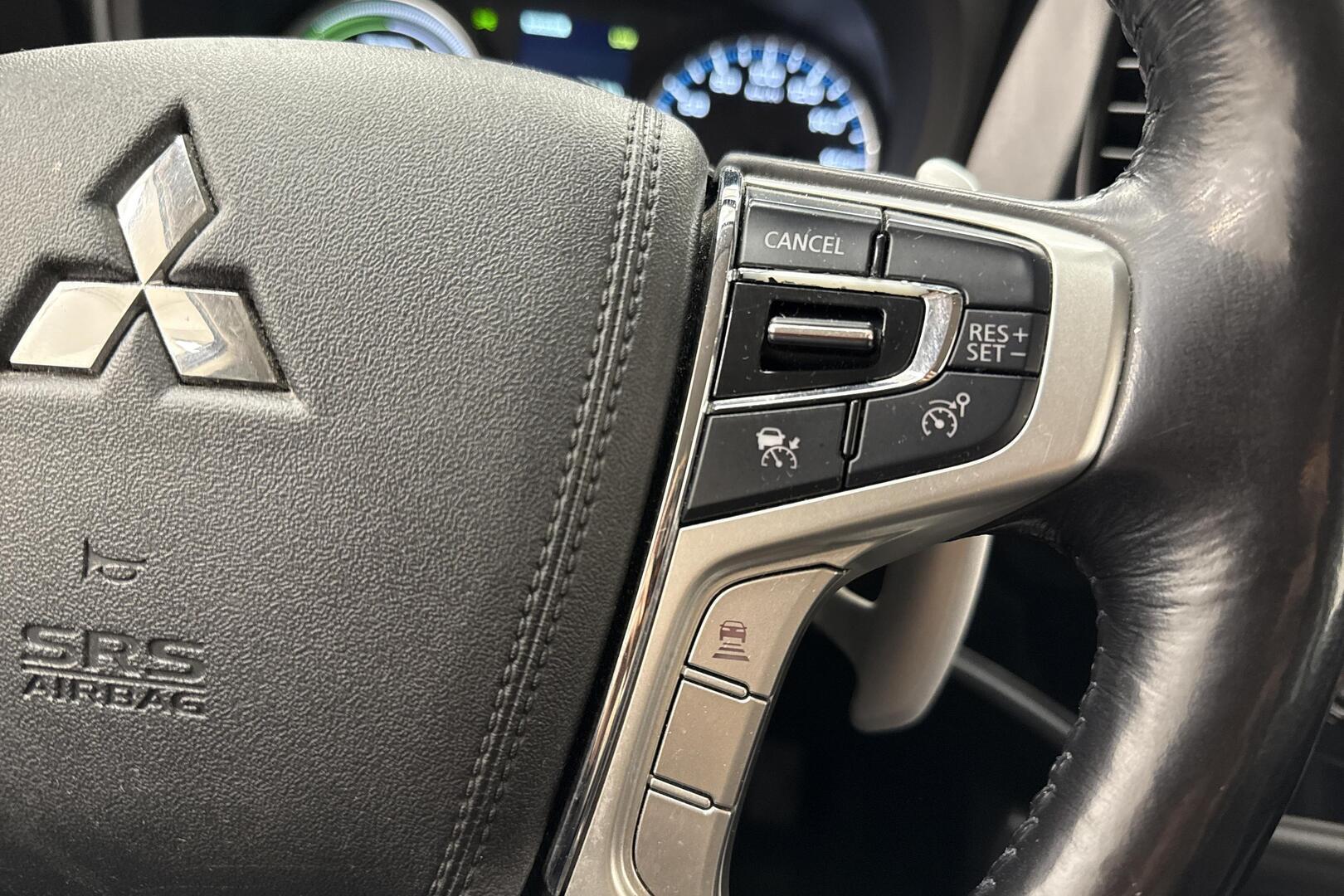 MITSUBISHI Outlander PHEV 2016