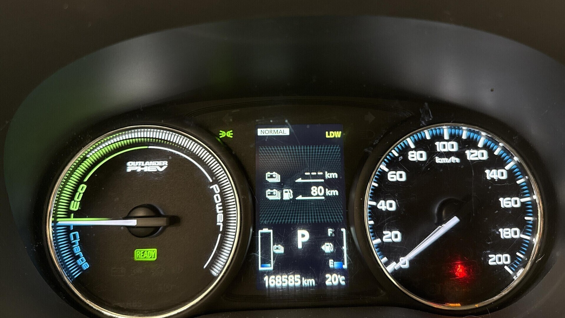 MITSUBISHI Outlander PHEV 2016