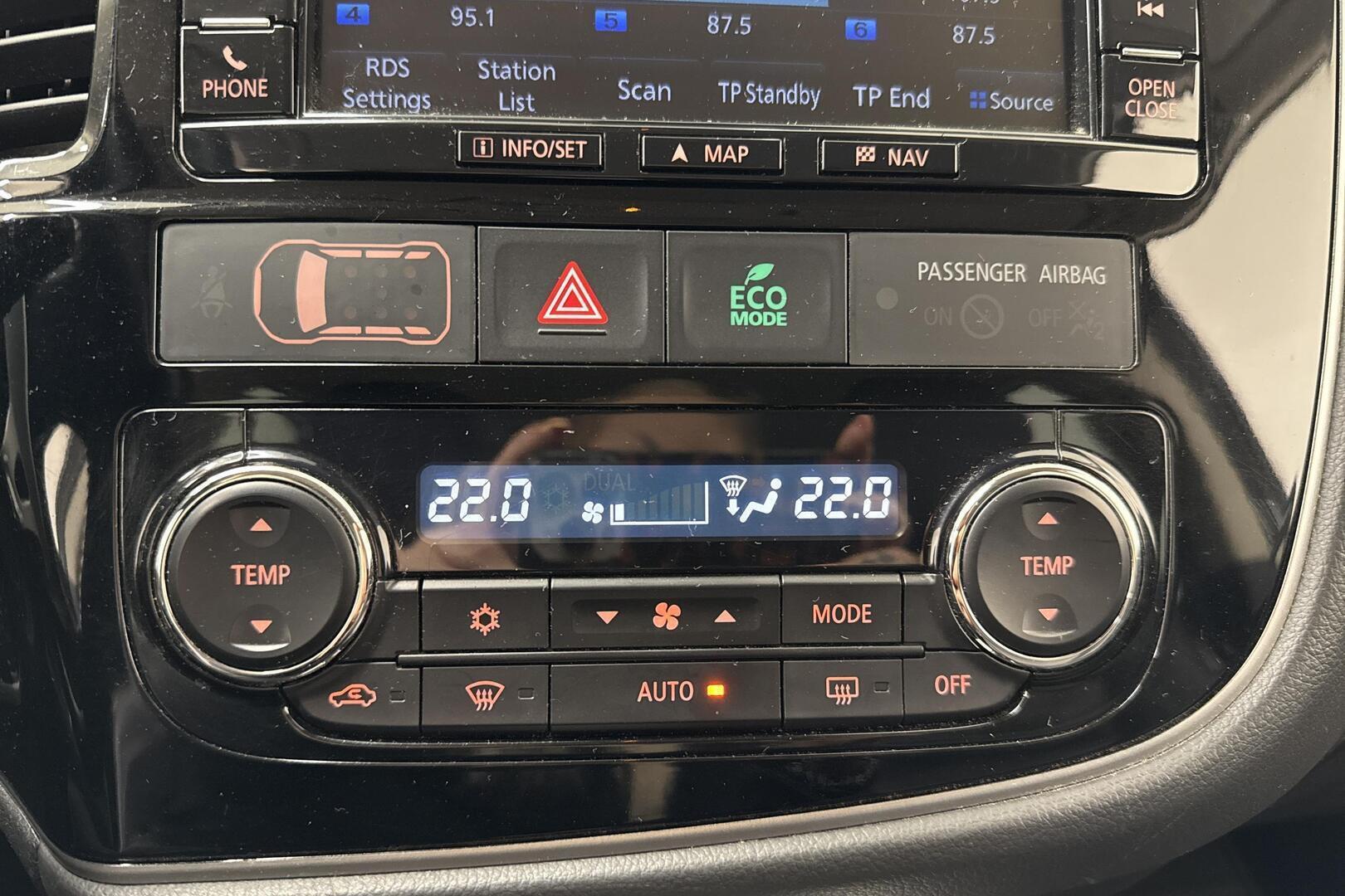 MITSUBISHI Outlander PHEV 2016