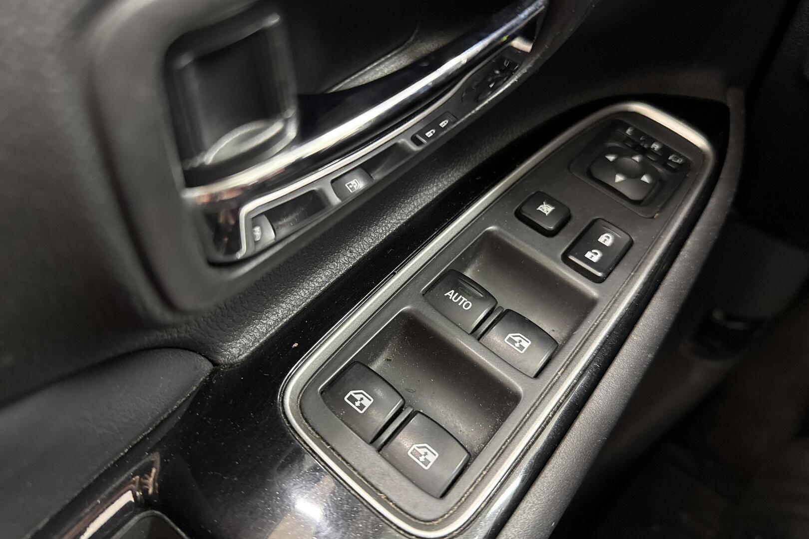 MITSUBISHI Outlander PHEV 2016