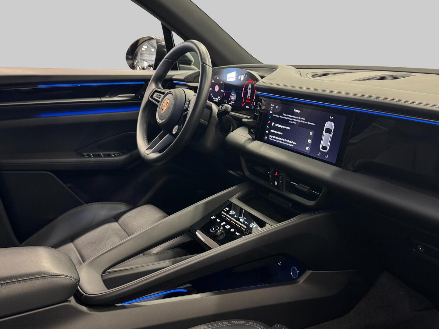 PORSCHE MACAN 2024