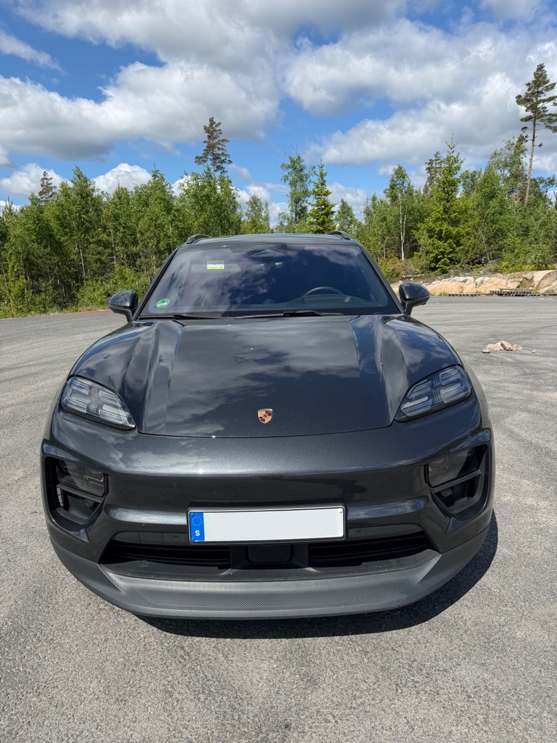 PORSCHE MACAN 2025