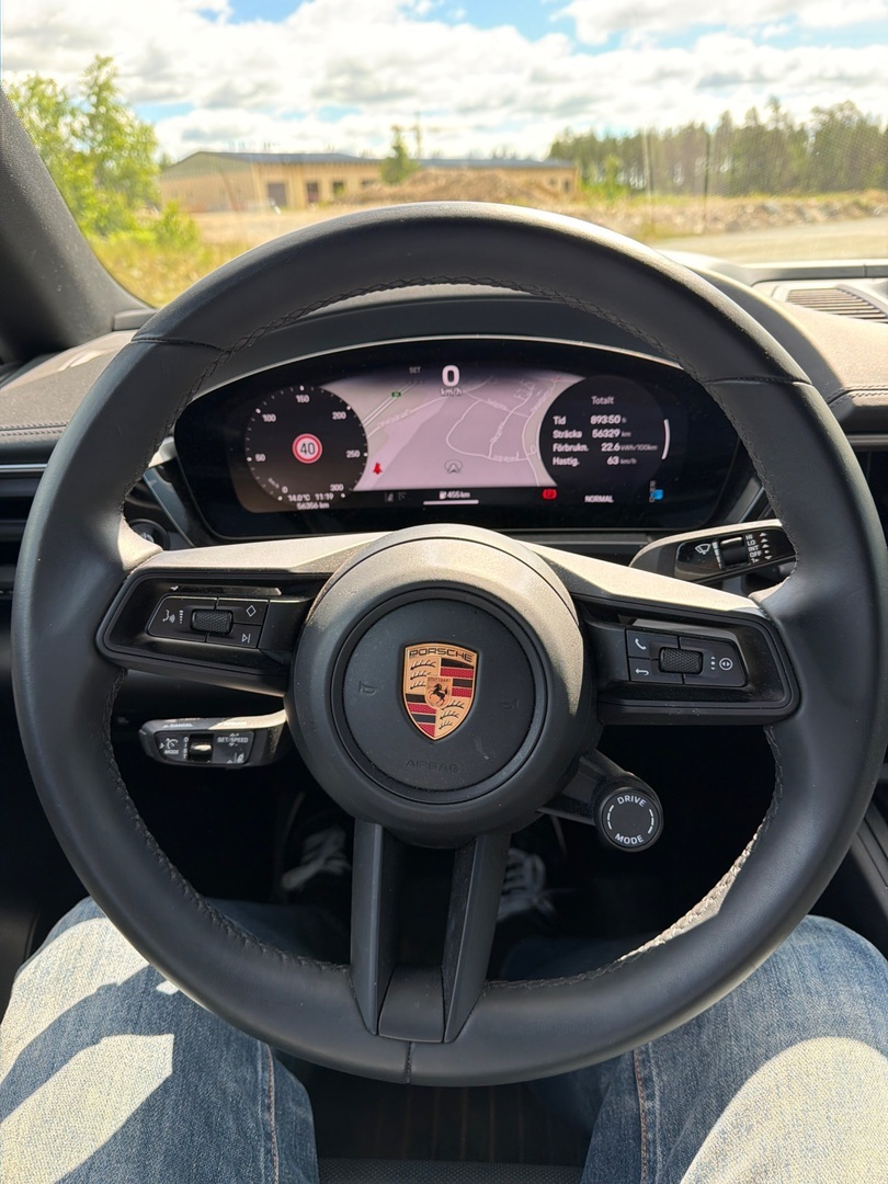 PORSCHE MACAN 2025