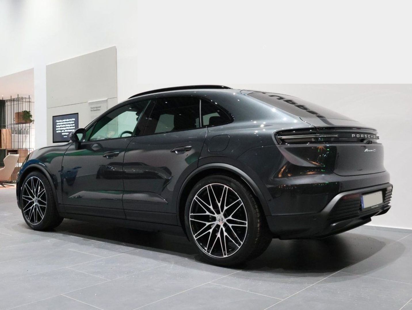 PORSCHE MACAN 2025