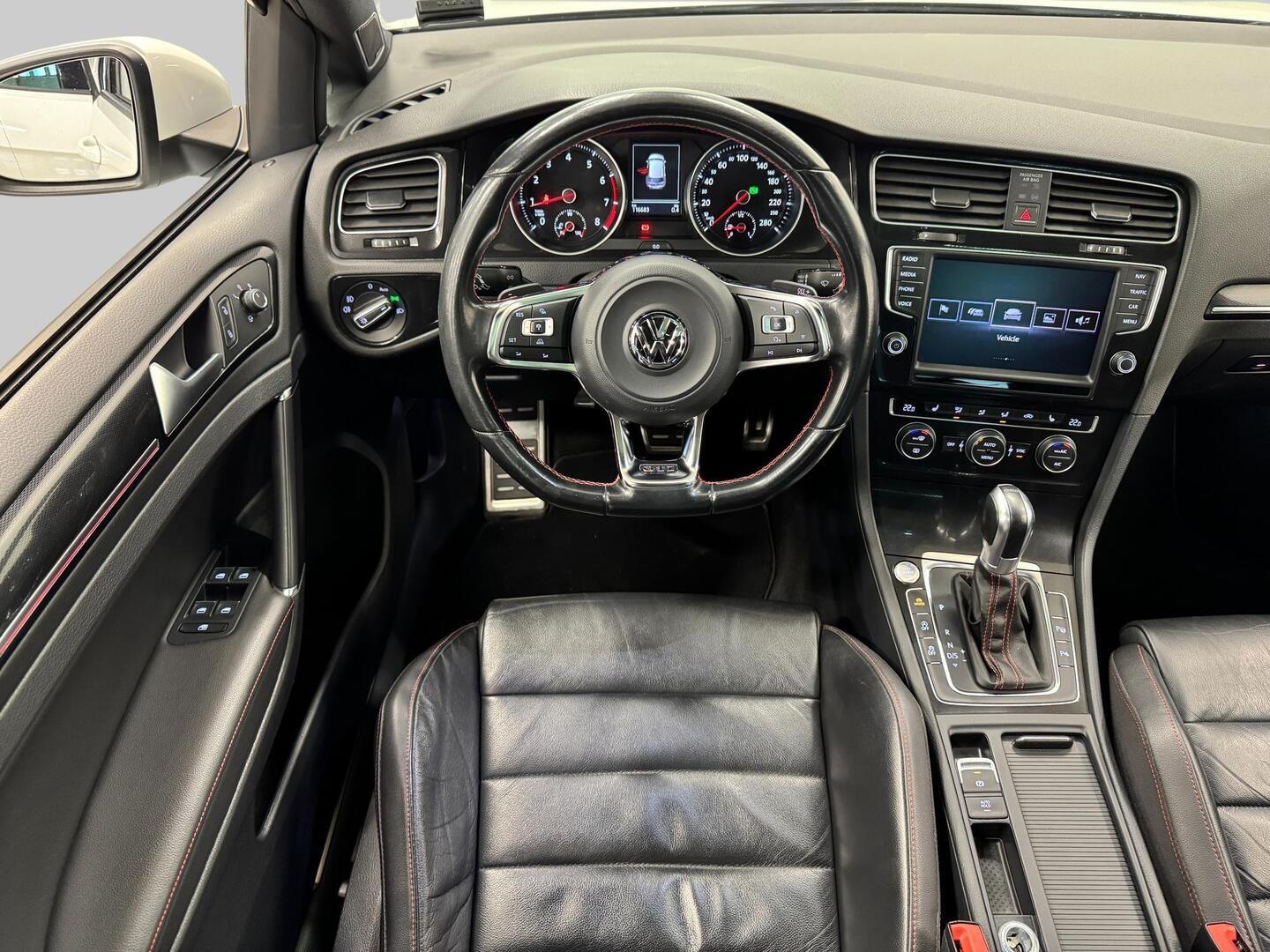 VOLKSWAGEN Golf 2015