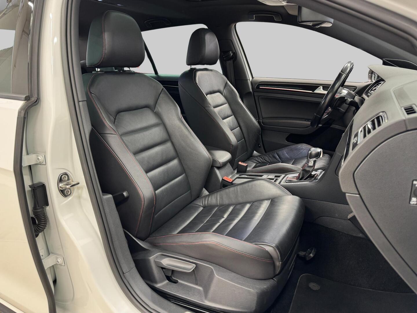 VOLKSWAGEN Golf 2015