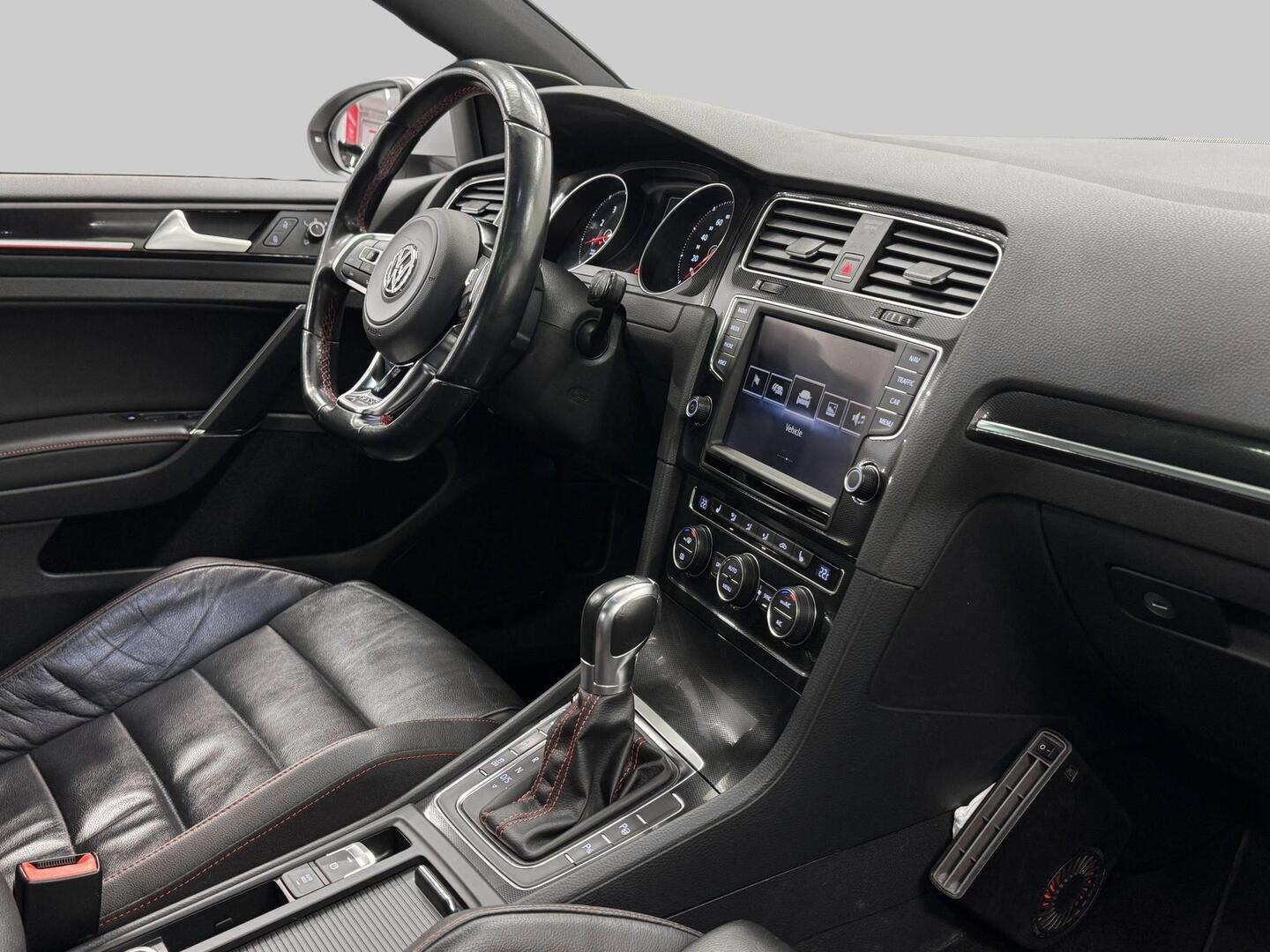 VOLKSWAGEN Golf 2015