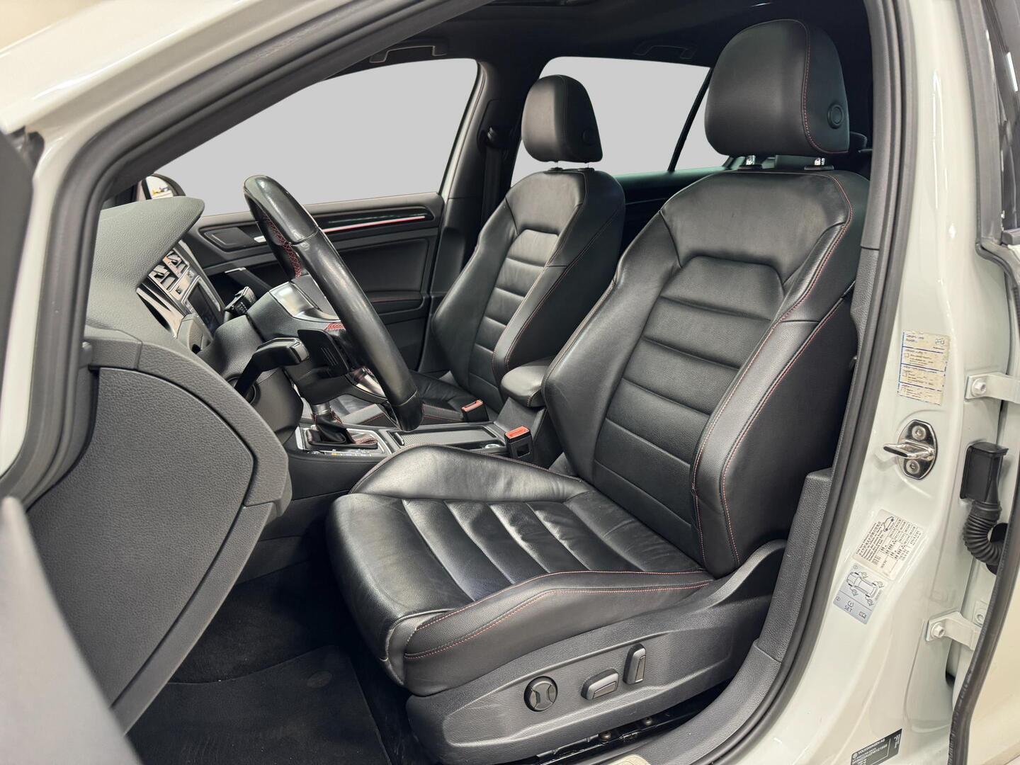 VOLKSWAGEN Golf 2015