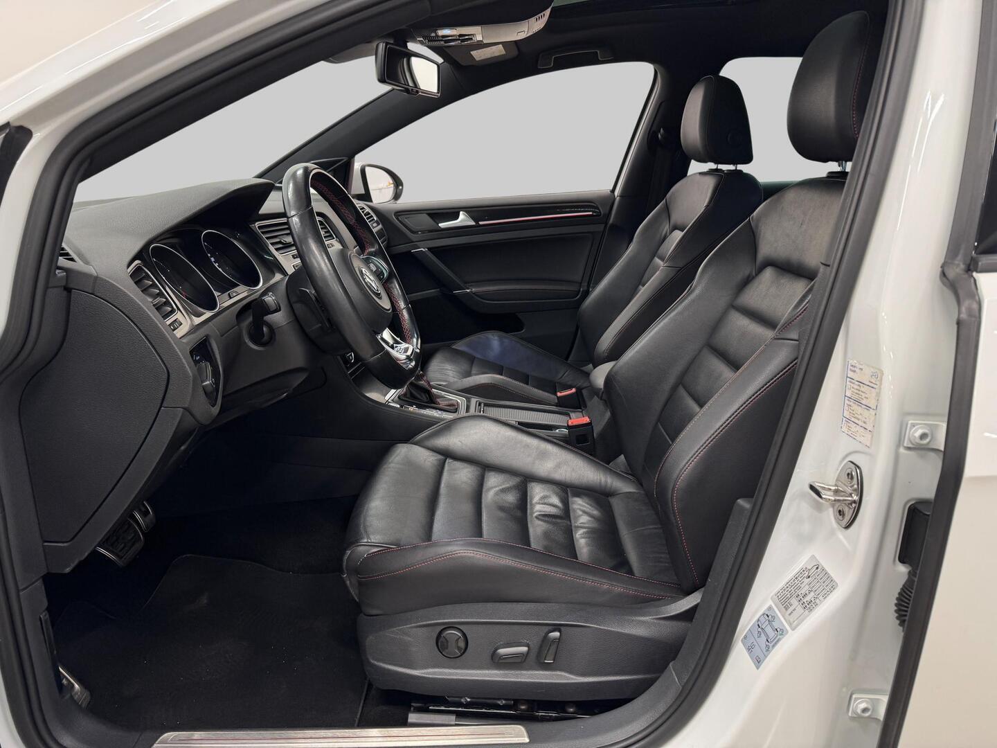 VOLKSWAGEN Golf 2015