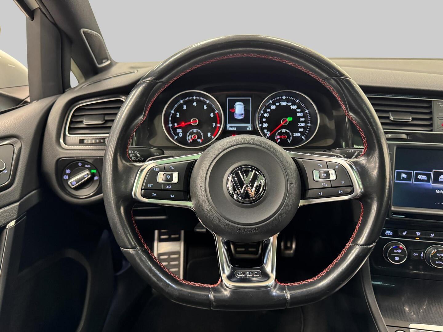 VOLKSWAGEN Golf 2015
