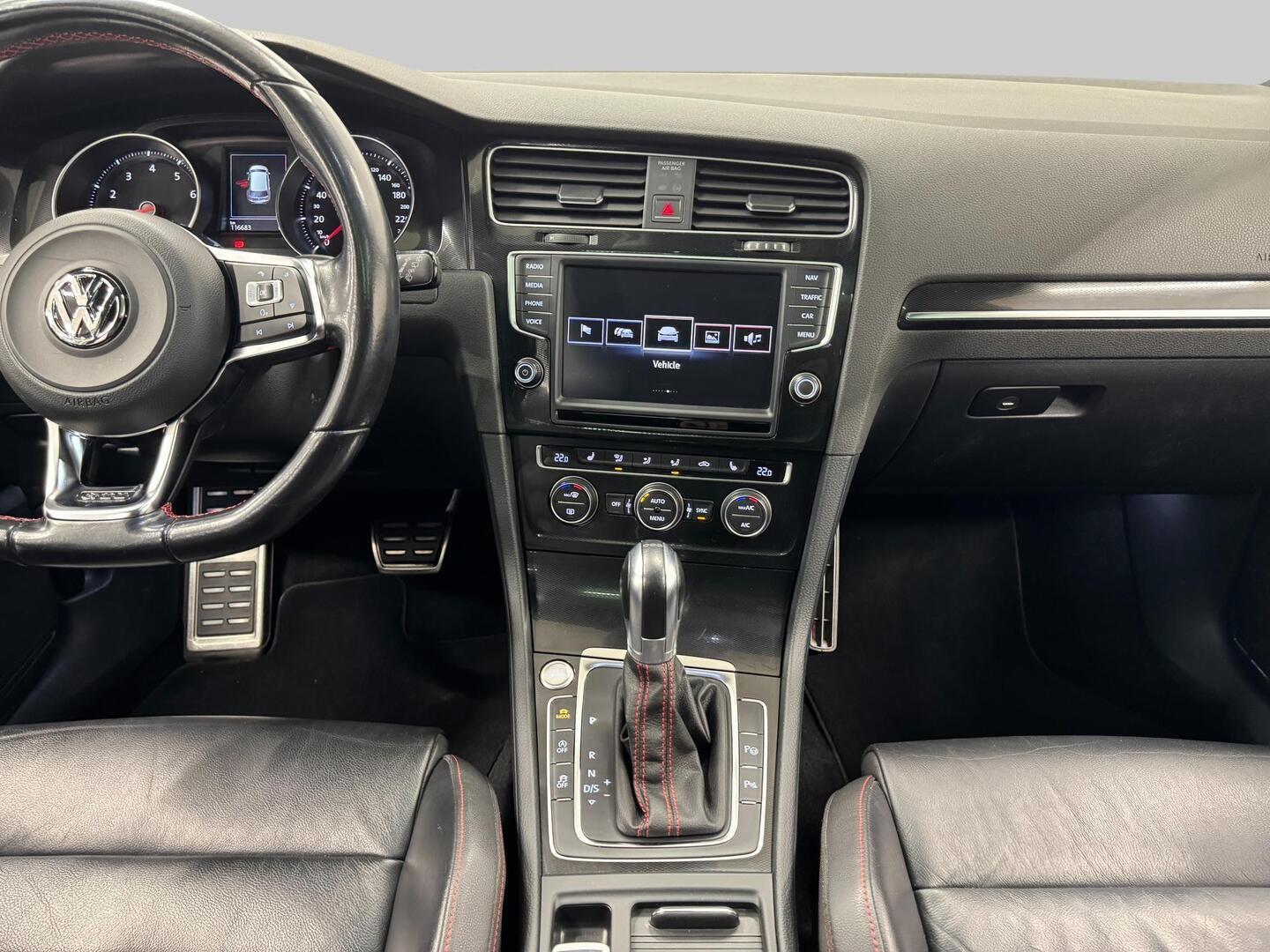 VOLKSWAGEN Golf 2015