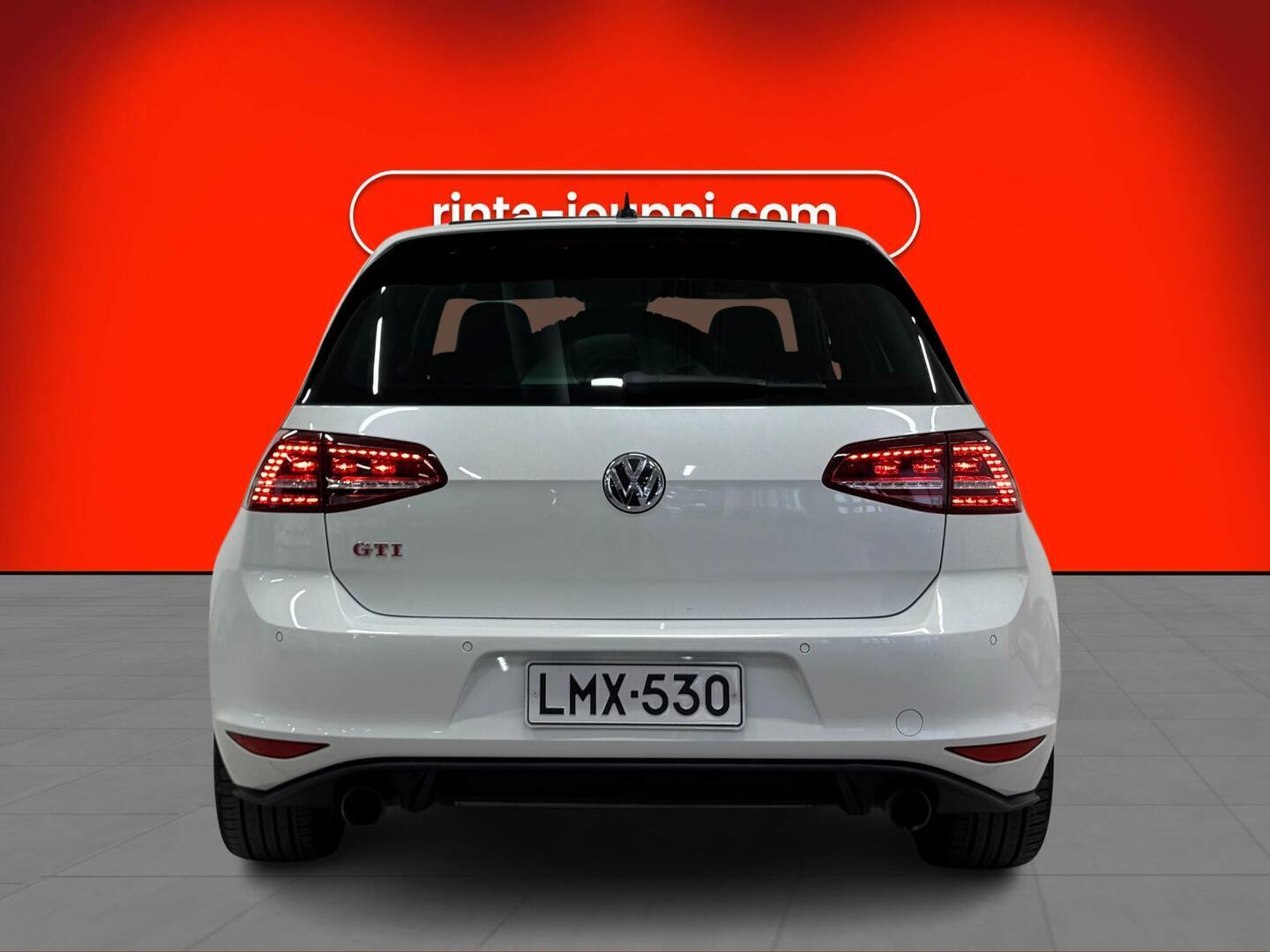 VOLKSWAGEN Golf 2015