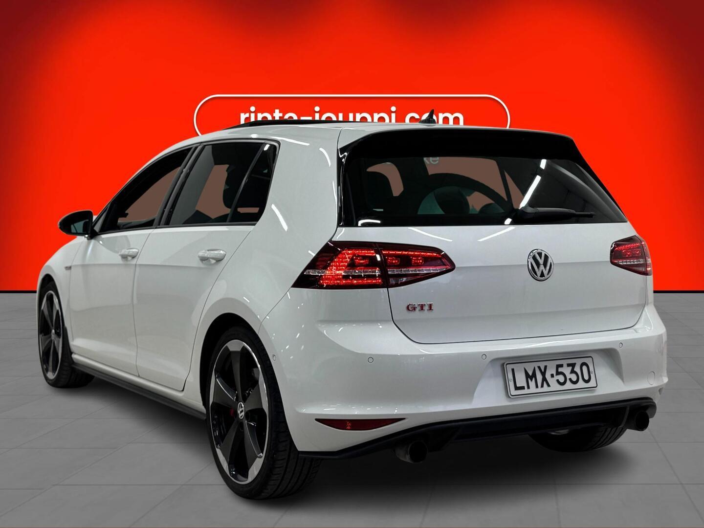 VOLKSWAGEN Golf 2015