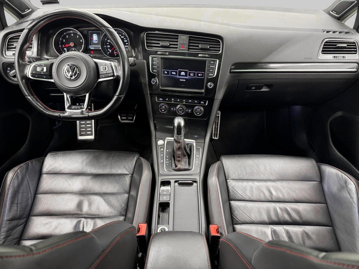 VOLKSWAGEN Golf 2015