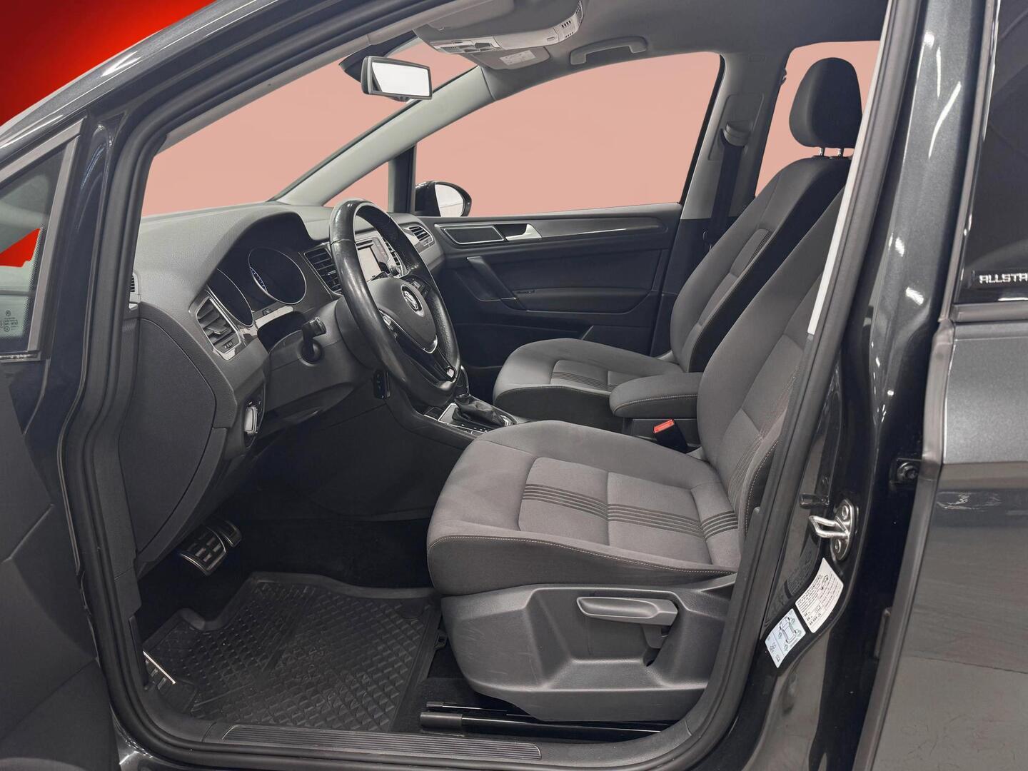 VOLKSWAGEN Golf Sportsvan 2016