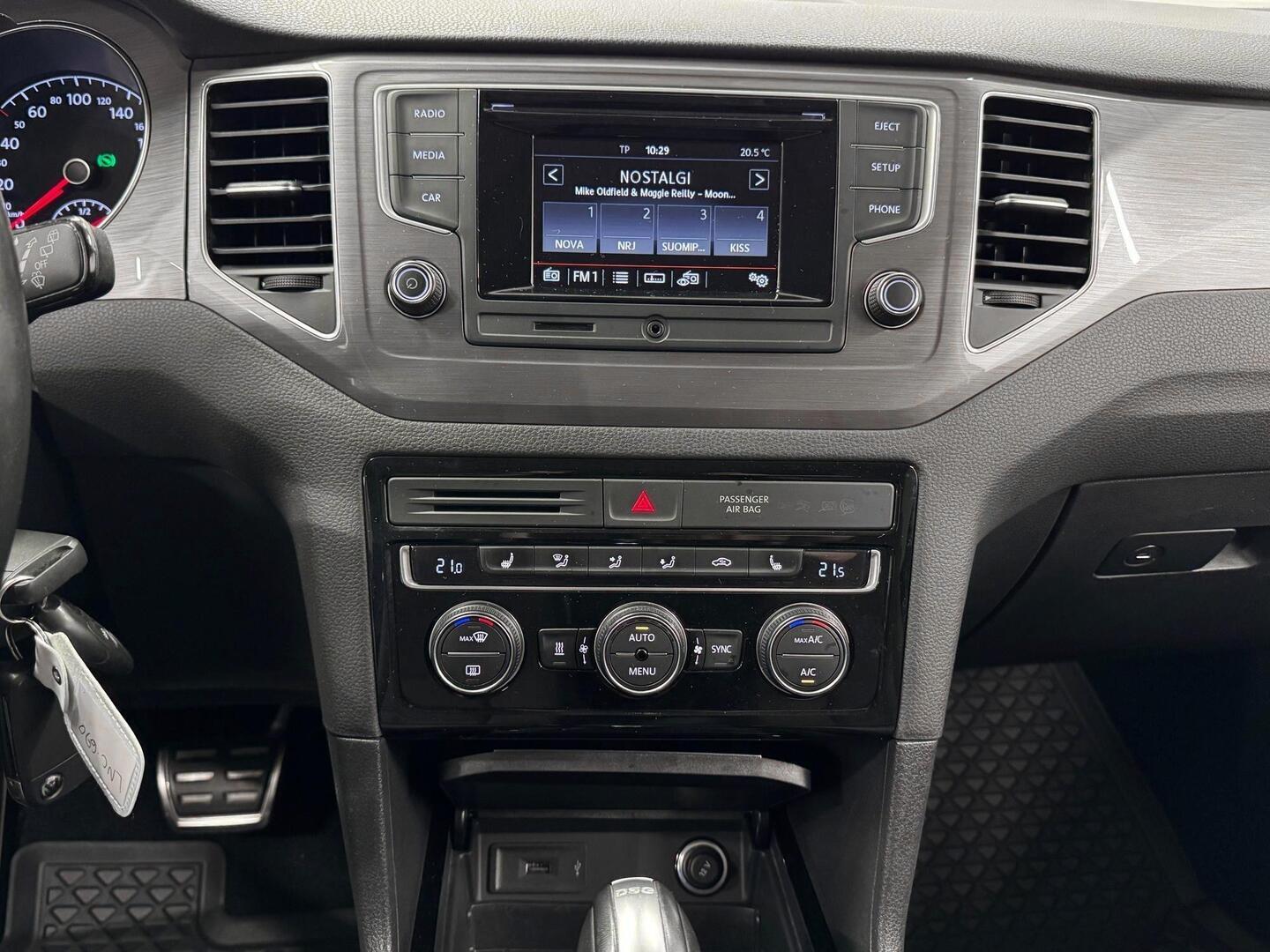 VOLKSWAGEN Golf Sportsvan 2016