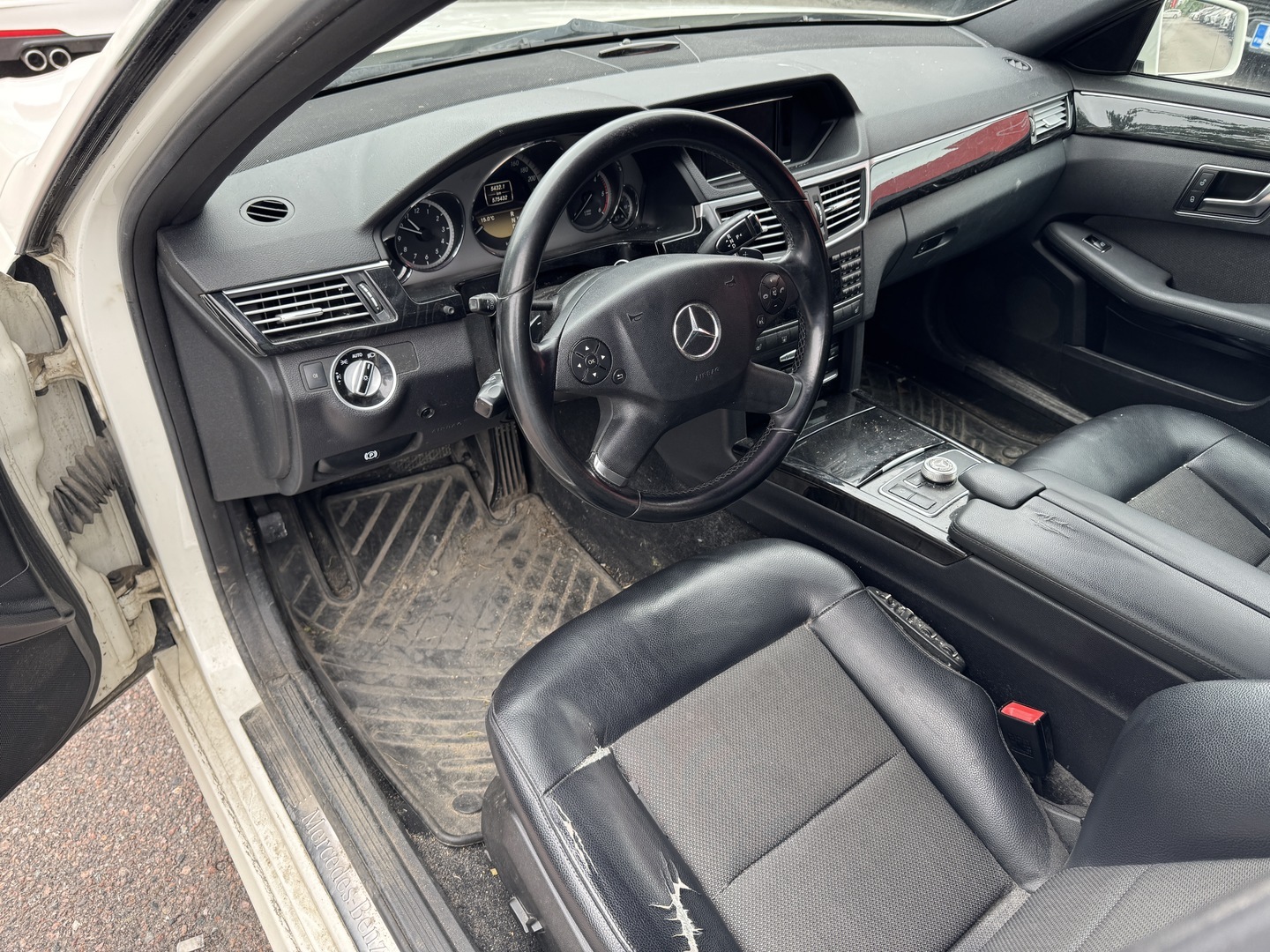 MERCEDES-BENZ E 2012