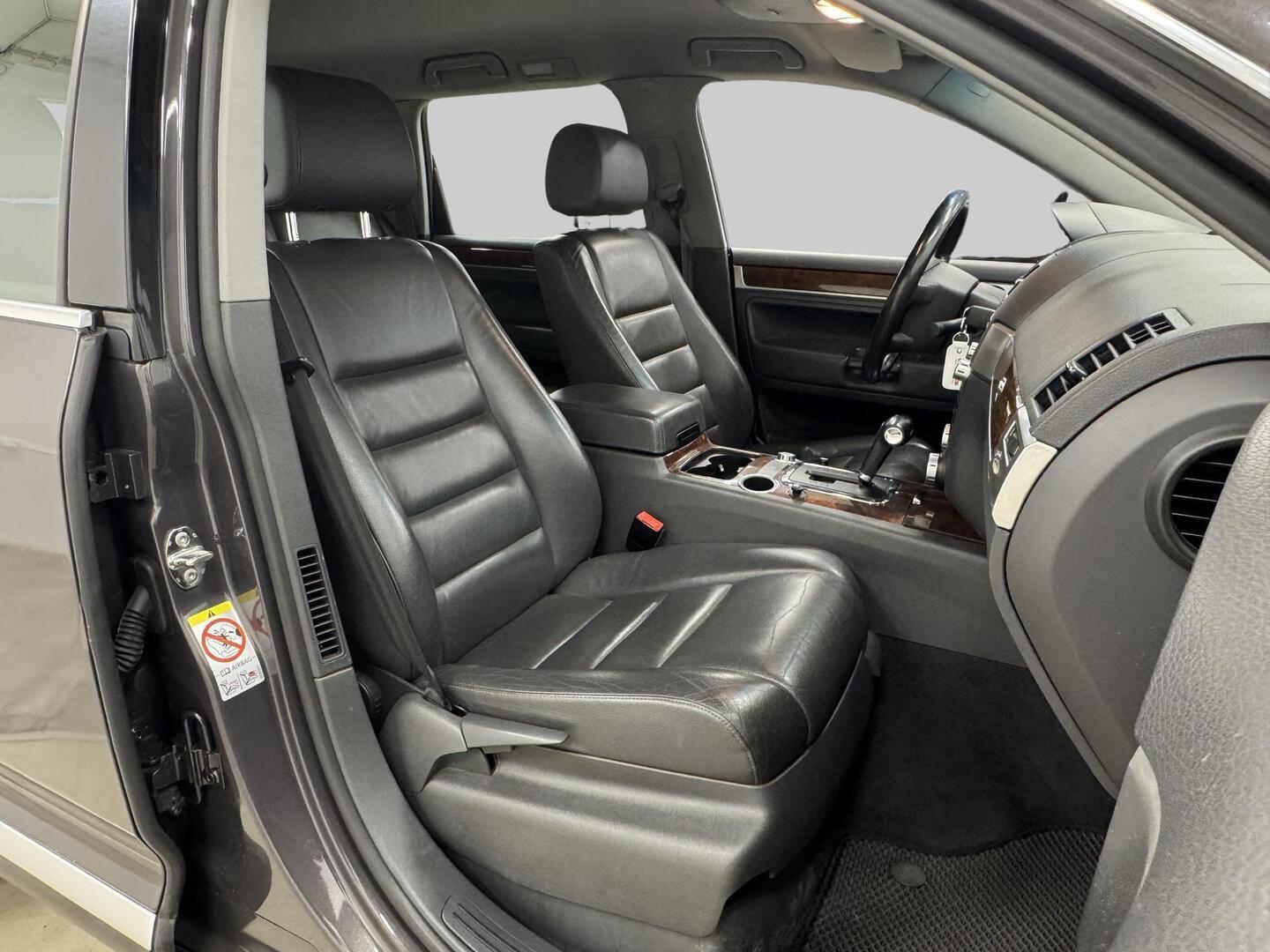 VOLKSWAGEN Touareg 2008