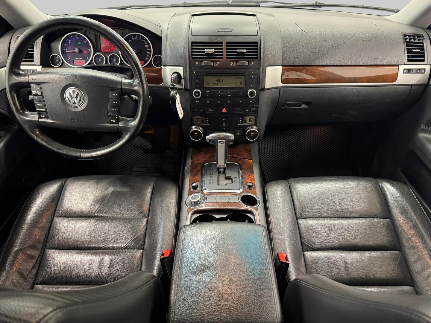 VOLKSWAGEN Touareg 2008