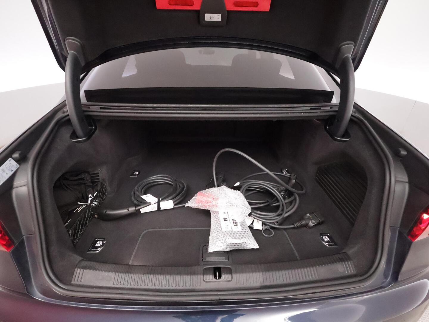 AUDI A8 2025