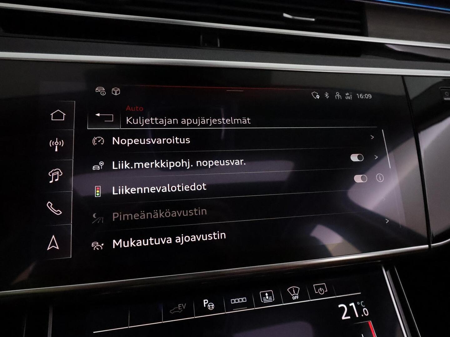 AUDI A8 2025