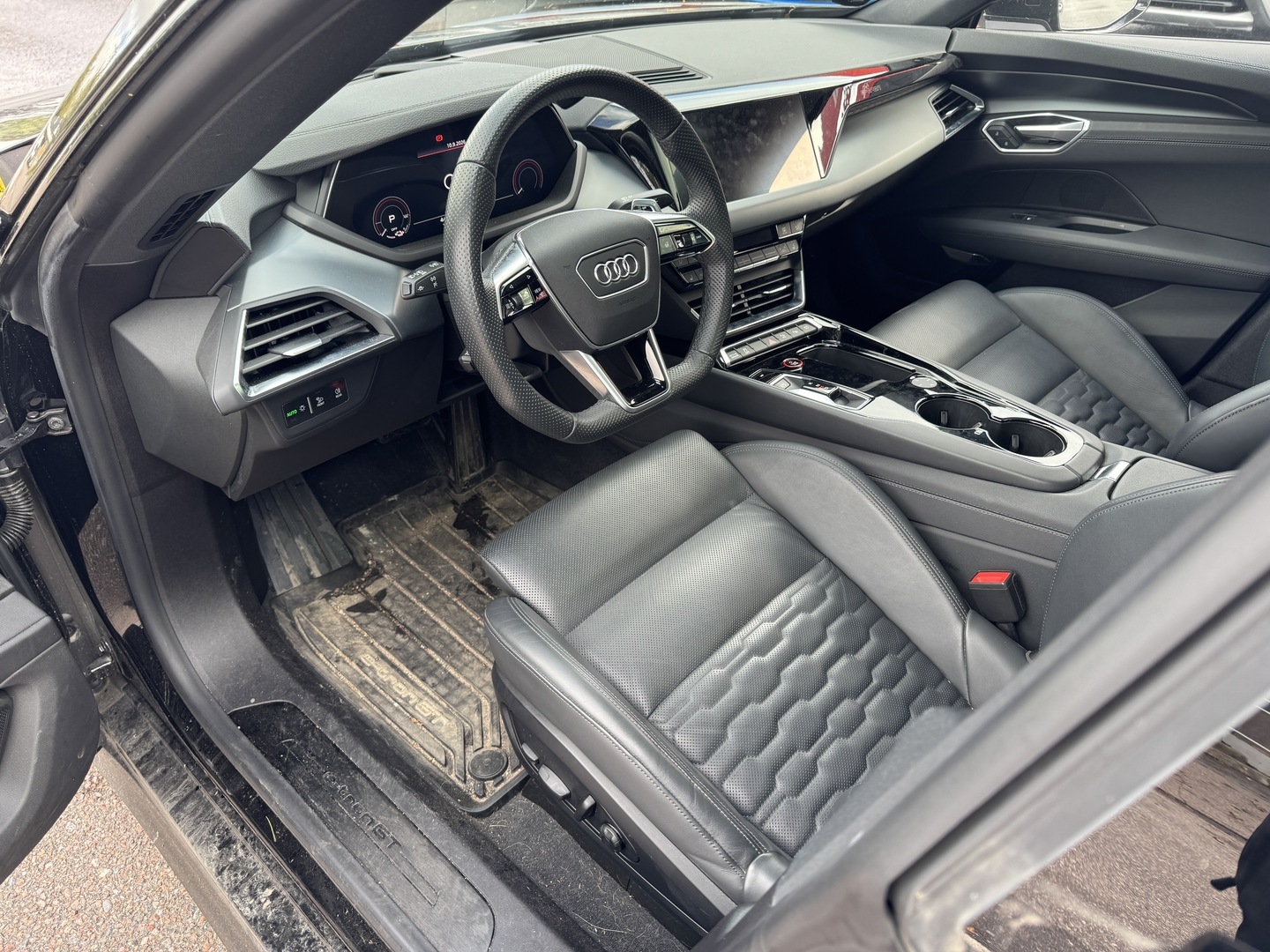 AUDI E-TRON GT 2022